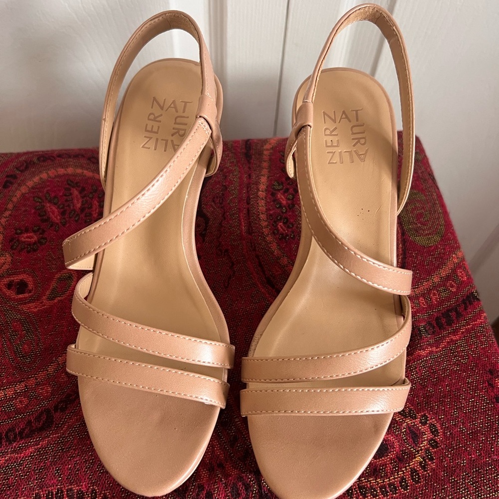 Naturalizer Women's Nude Tan Strappy Slingback Sandals